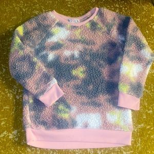 Warm fuzzy pullover! Fits like a girls 10-12